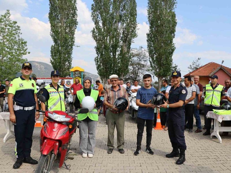 Köy Yolunda Trafik Bilinci Artıyor: Antalya'da Jandarma Eğitimi