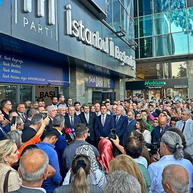 İYİ Parti Genel Başkanı Müsavat Dervişoğlu, İstanbul'da Partililerle Buluştu