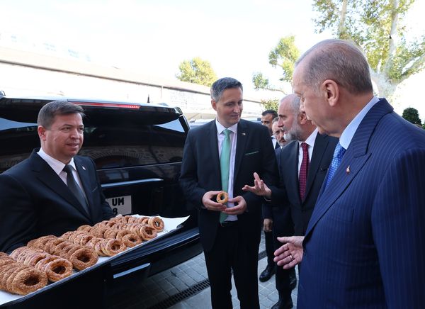 Erdoğan ve Becirovic, Dolmabahçe Ofisi’nde Basın Toplantısı Düzenledi