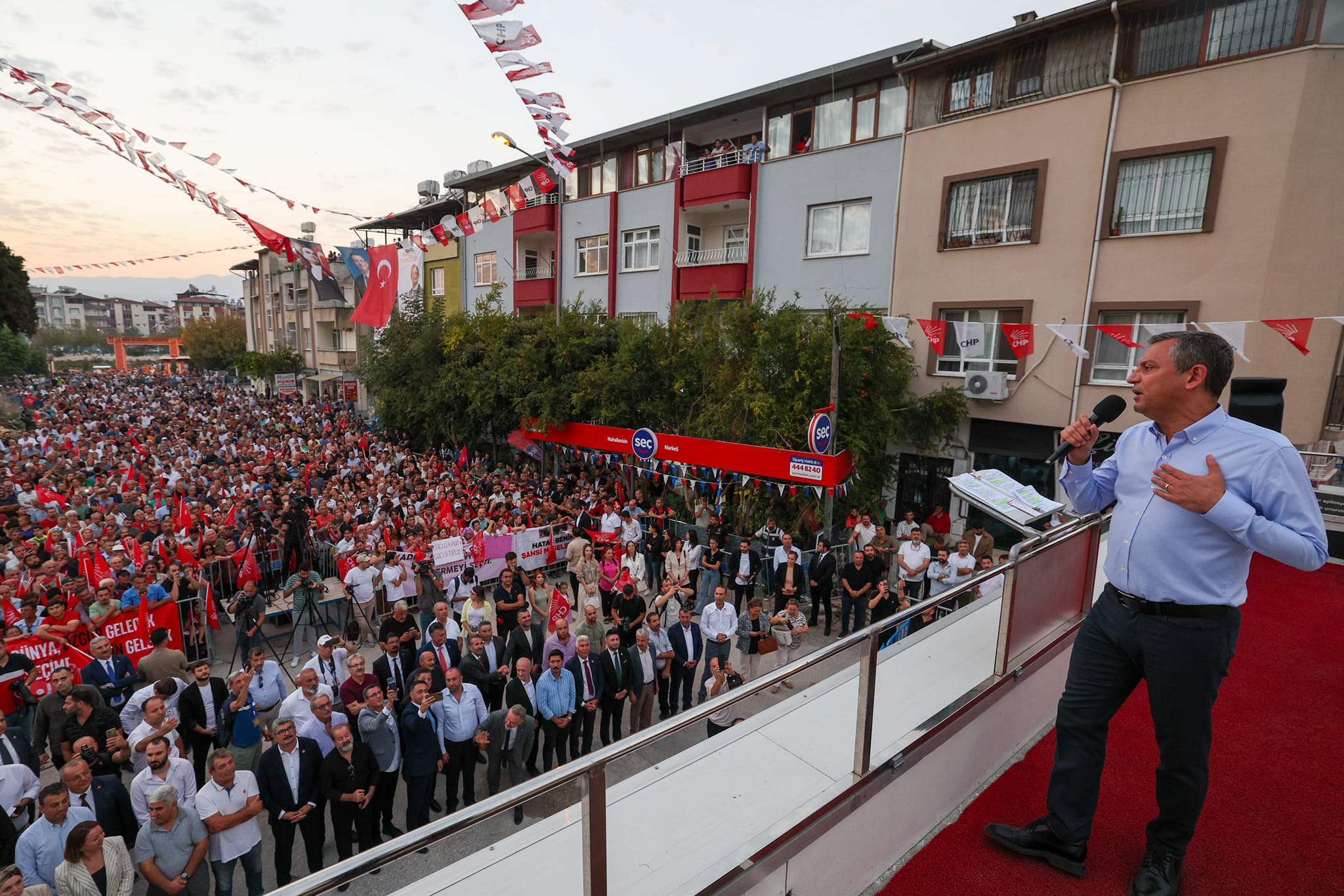 CHP Lideri Özgür Özel'den Hatay'a Destek Çağrısı