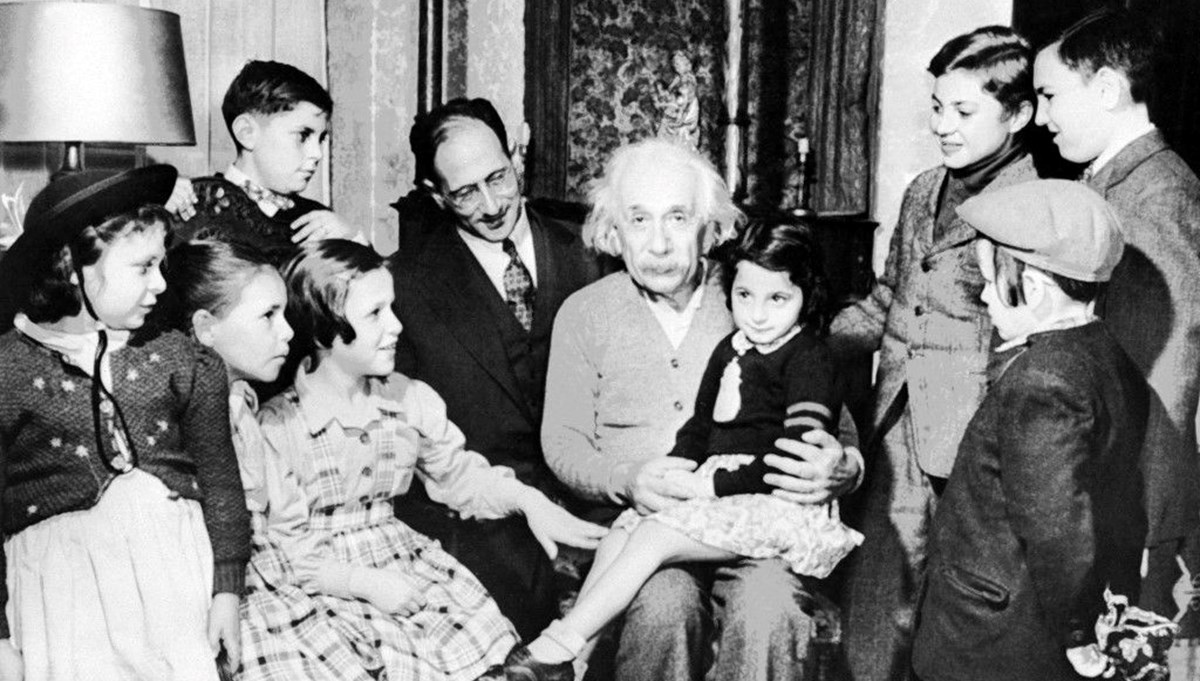 Albert Einstein'ın Tuhaf Alışkanlıkları ve Zekası Üzerindeki Etkileri